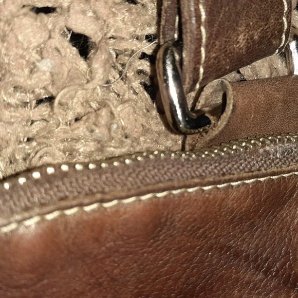 ROOTS-Venetian Village Prince-Crossbody-Chocolate Brown Tribe Leather-Excellent - Picture 6 of 9